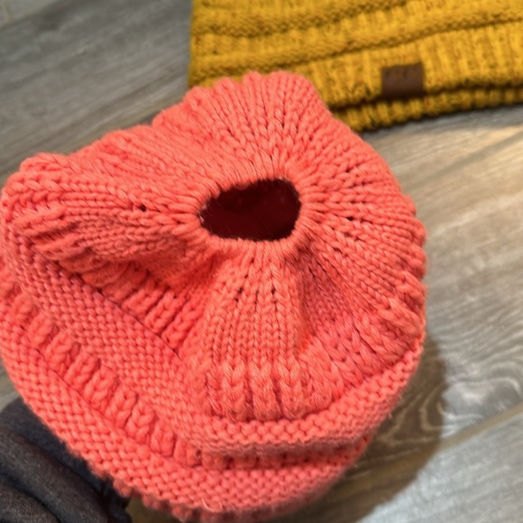 Set of CC knit beanies with hole for pony tail pink and heathered mustard - Picture 4 of 7